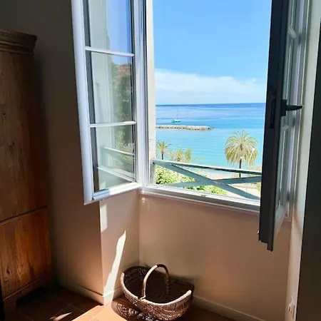 Le Victoria Vista Vue Apartment *